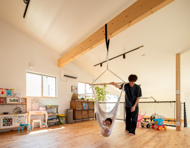 施工例 |大きな勾配天井と走り回れる家